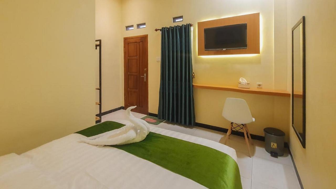 Urbanview Hotel Sakura Kampung Inggris Pare By Reddoorz Bagian luar foto
