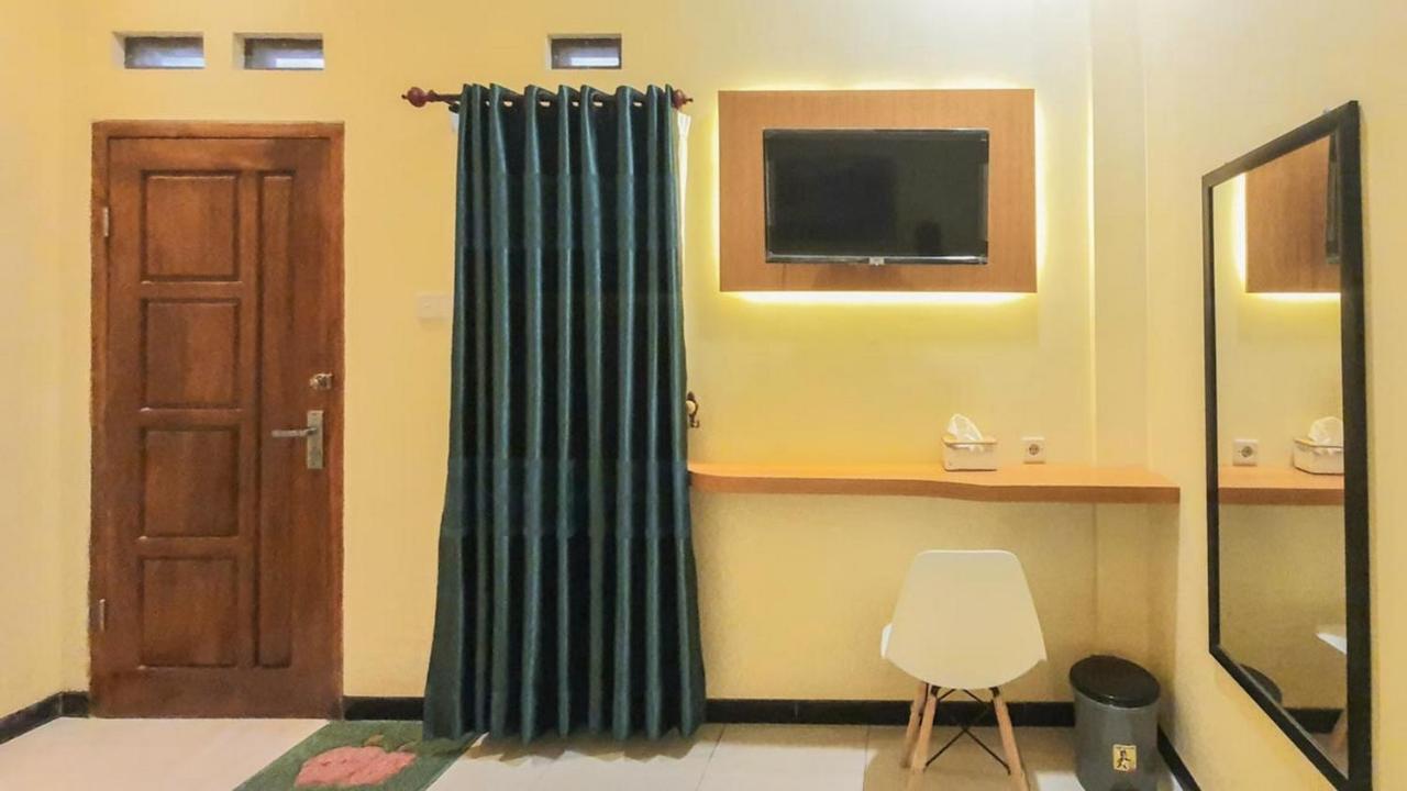 Urbanview Hotel Sakura Kampung Inggris Pare By Reddoorz Bagian luar foto