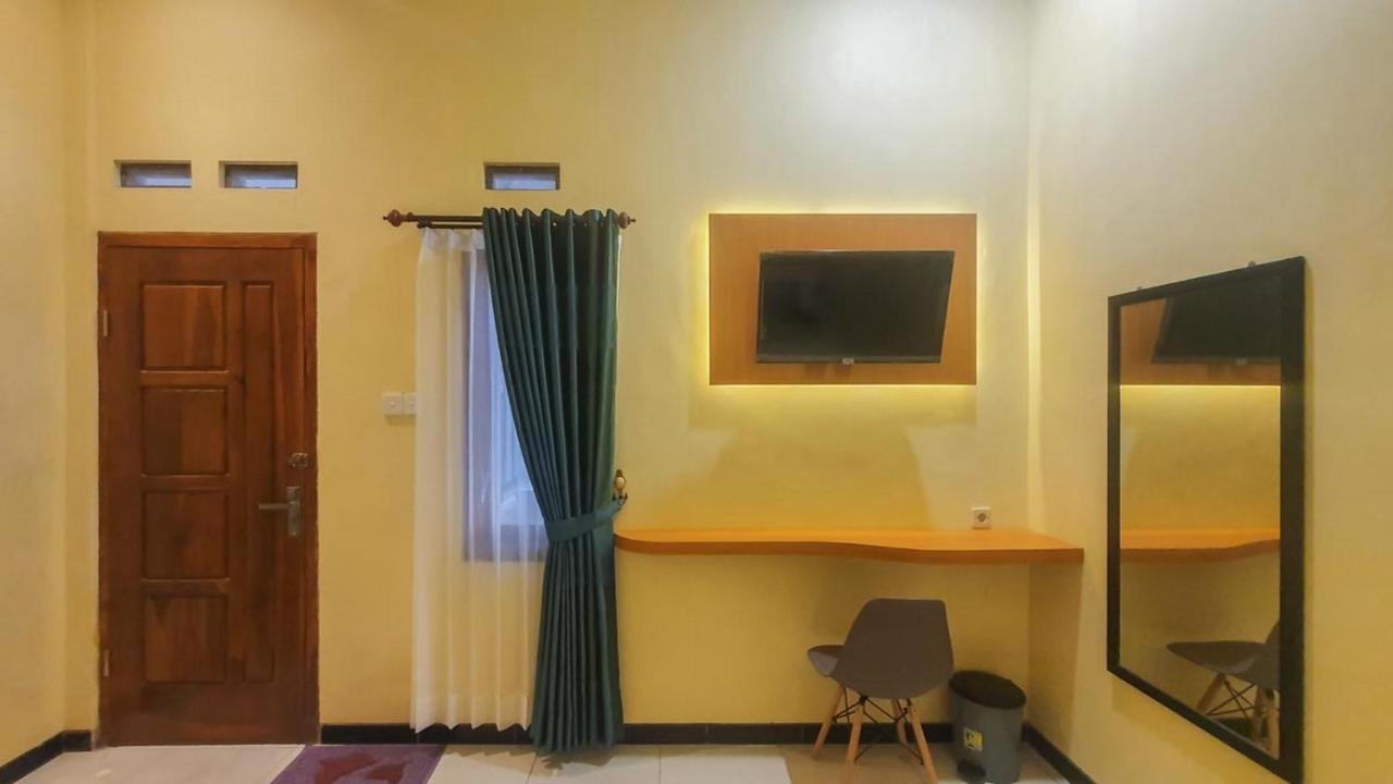 Urbanview Hotel Sakura Kampung Inggris Pare By Reddoorz Bagian luar foto