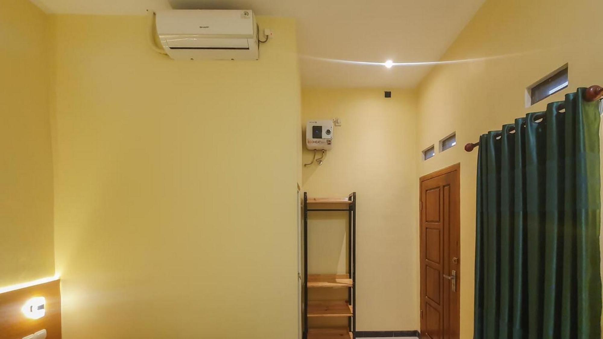 Urbanview Hotel Sakura Kampung Inggris Pare By Reddoorz Bagian luar foto
