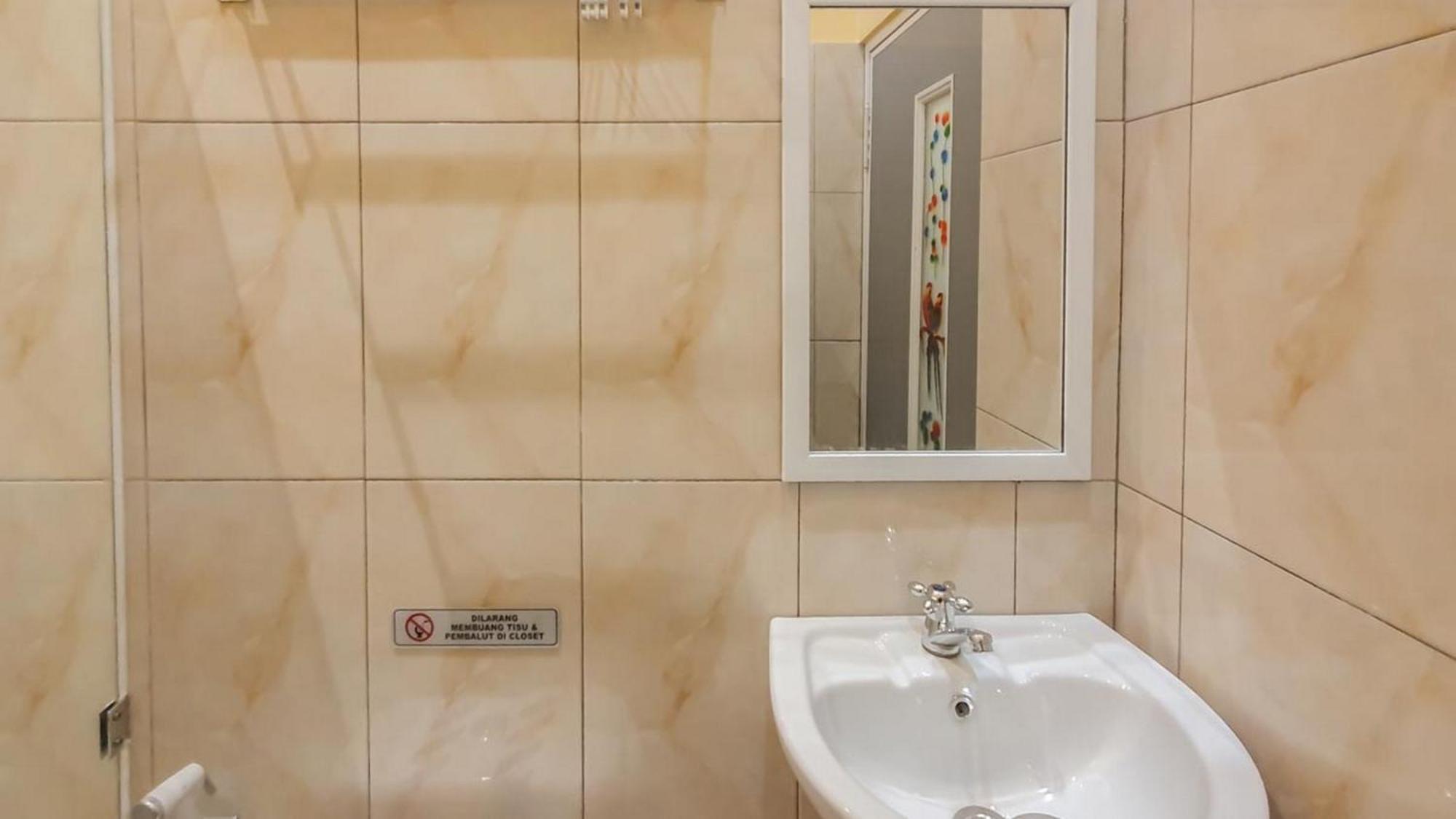 Urbanview Hotel Sakura Kampung Inggris Pare By Reddoorz Bagian luar foto